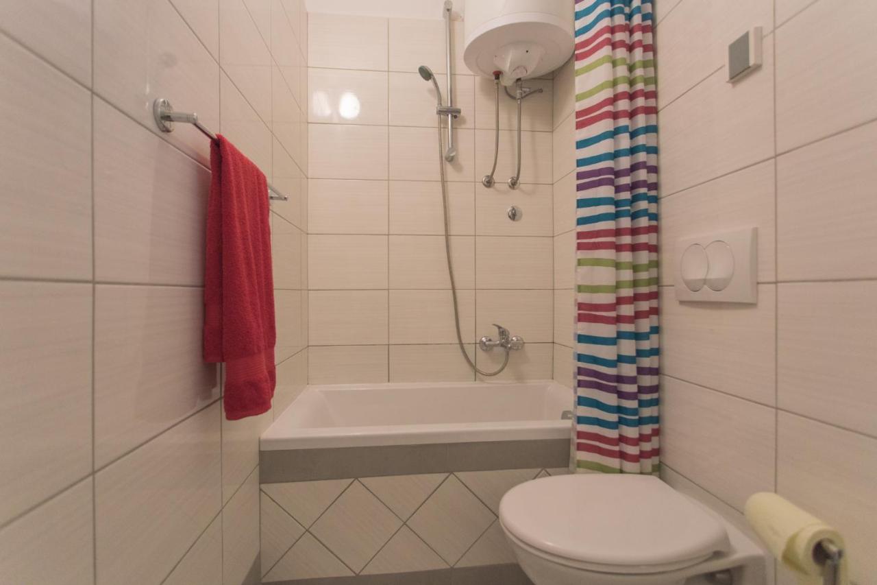 Kiwi Apartments Gornji Karin Eksteriør billede