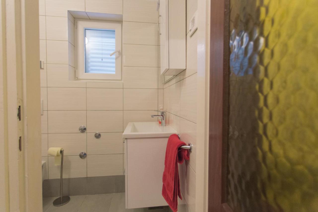 Kiwi Apartments Gornji Karin Eksteriør billede