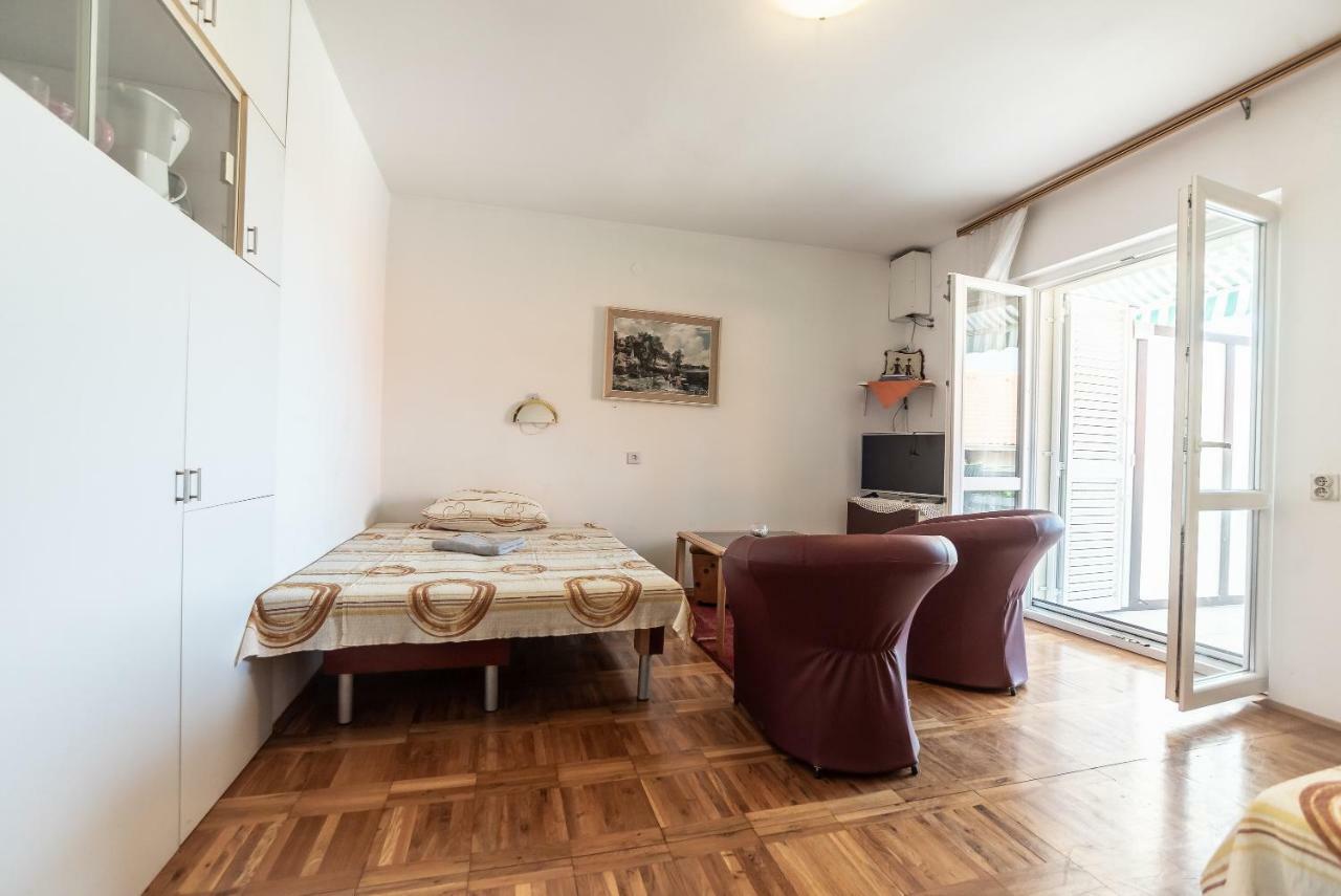 Kiwi Apartments Gornji Karin Eksteriør billede