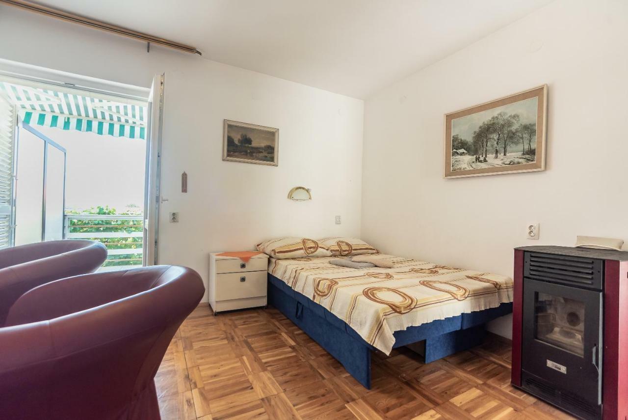 Kiwi Apartments Gornji Karin Eksteriør billede