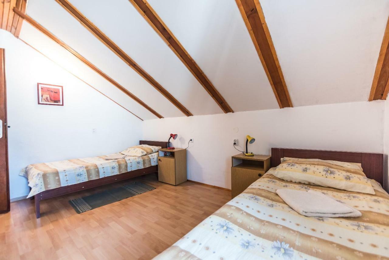 Kiwi Apartments Gornji Karin Eksteriør billede