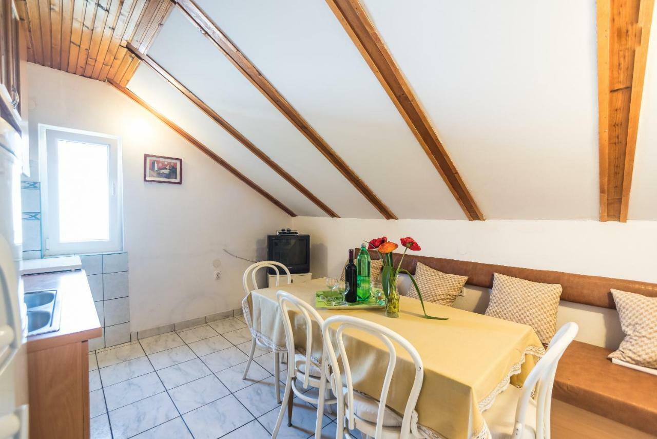 Kiwi Apartments Gornji Karin Eksteriør billede