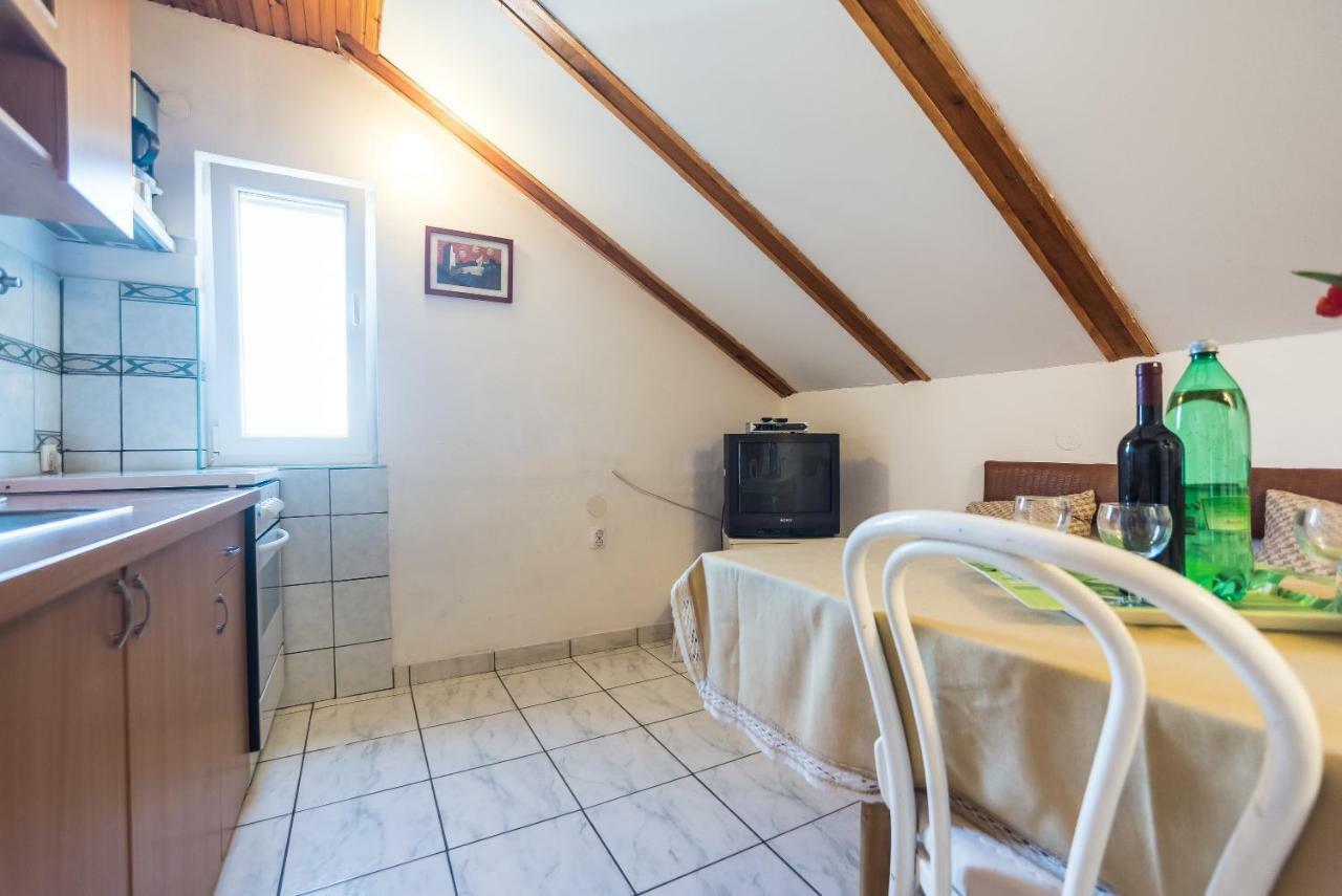 Kiwi Apartments Gornji Karin Eksteriør billede
